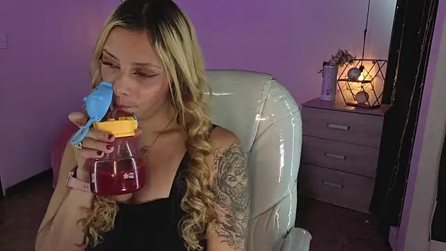 Jennaa Cooper online show from October 20, 2025, 7:36 pm