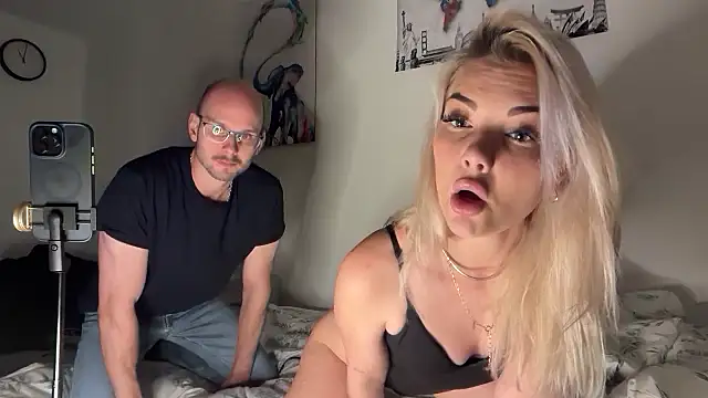 Snapshot of Foxy_Bite chatting on November 20, 2025, 9:04 pm Foxy Bite online show from November 20, 2025, 9:04 pm