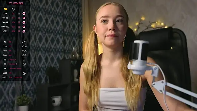 Snapshot of Anna_mileer chatting on December 3, 2025, 1:28 am Anna mileer online show from December 3, 2025, 1:28 am