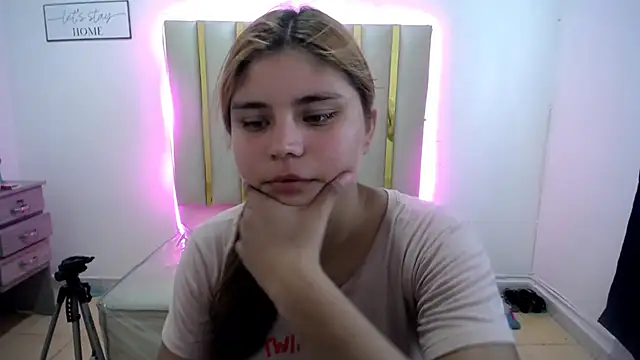 Snapshot of keilicita_tonny_18 chatting on October 9, 2025, 5:02 pm keilicita tonny 18 online show from October 9, 2025, 5:02 pm