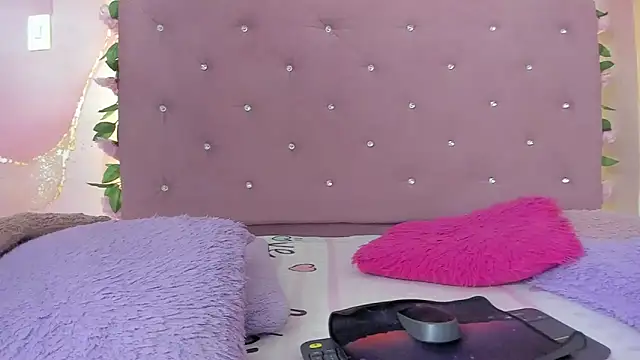 violet taylor  online show from June 27, 2026, 2:17 am