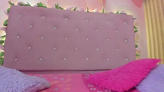 violet taylor  online show from July 8, 2026, 2:13 am