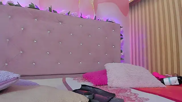 violet taylor  online show from July 1, 2026, 2:23 am