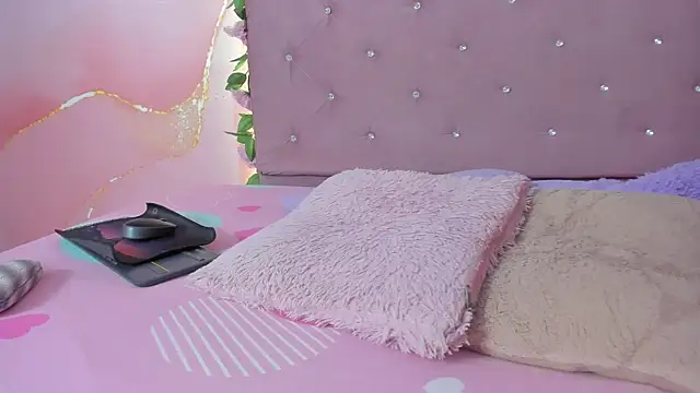 violet taylor  online show from June 23, 2026, 2:20 am