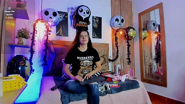  samanthaa foxx online show from October 10, 2025, 11:33 am