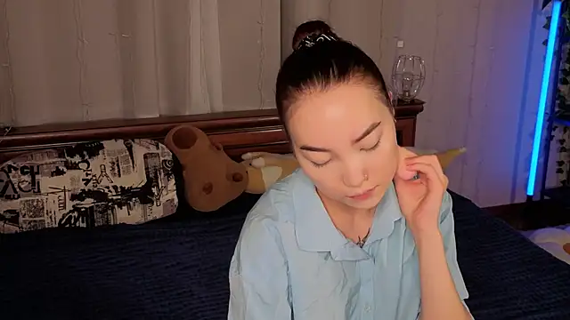 OdetteBiddy online show from December 21, 2025, 8:09 pm