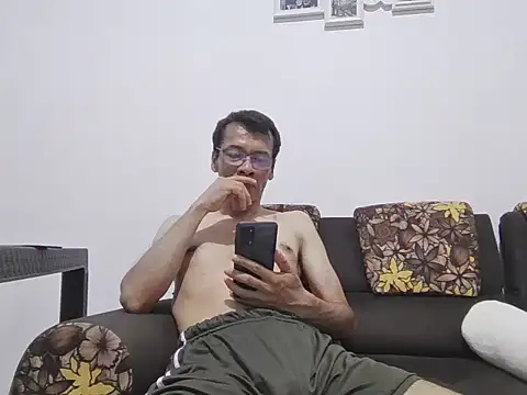 skinnylatino51 online show from December 22, 2025, 12:11 am