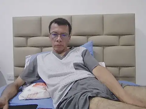 skinnylatino51 online show from November 10, 2025, 12:15 am