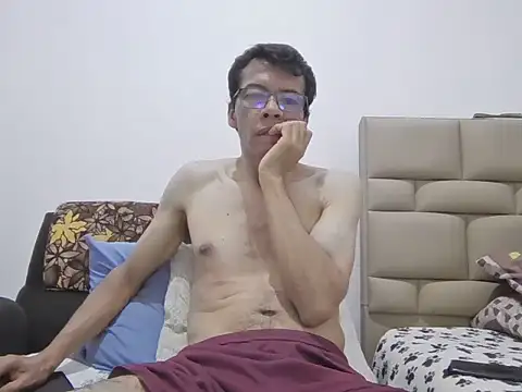 skinnylatino51 online show from June 7, 2026, 1:22 am