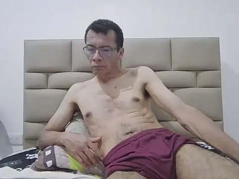 skinnylatino51 online show from January 19, 2026, 12:58 am