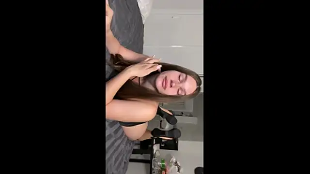 franzeva online show from May 1, 2026, 11:43 pm