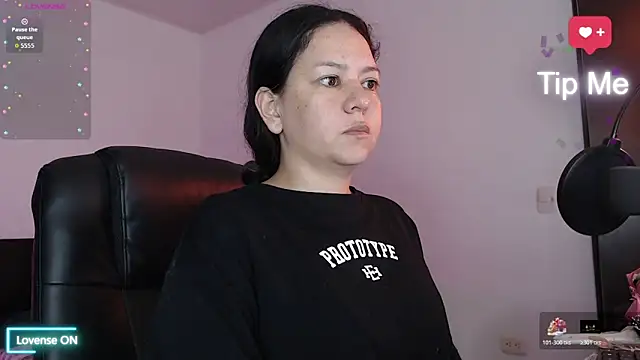 Abbyjoness21 online show from November 24, 2025, 10:04 am