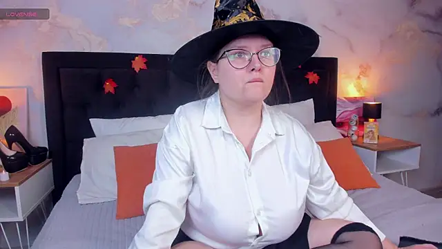 Snapshot of HelenDanvers chatting on October 29, 2025, 10:03 am HelenDanvers online show from October 29, 2025, 10:03 am