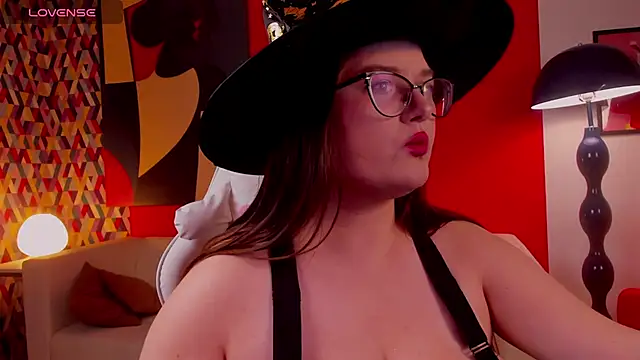 Snapshot of HelenDanvers chatting on October 23, 2025, 9:41 am HelenDanvers online show from October 23, 2025, 9:41 am