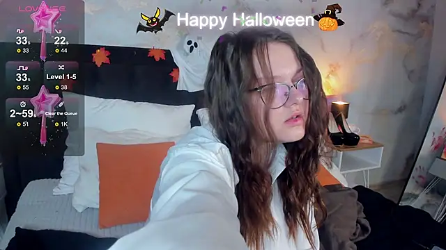 Snapshot of HelenDanvers chatting on October 31, 2025, 2:30 am HelenDanvers online show from October 31, 2025, 2:30 am