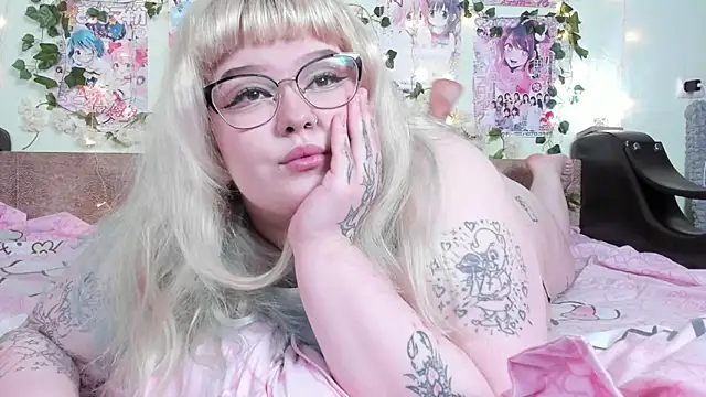  CandyM1lky  online show from March 18, 2026, 7:00 am