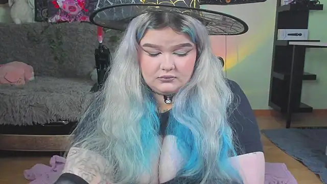  CandyM1lky  online show from October 28, 2025, 6:45 am