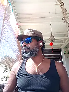 frenchblackc31 online show from April 5, 2026, 2:35 pm