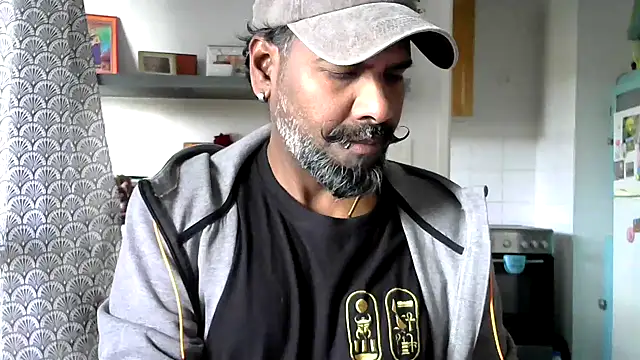 frenchblackc31 online show from May 13, 2026, 8:43 am