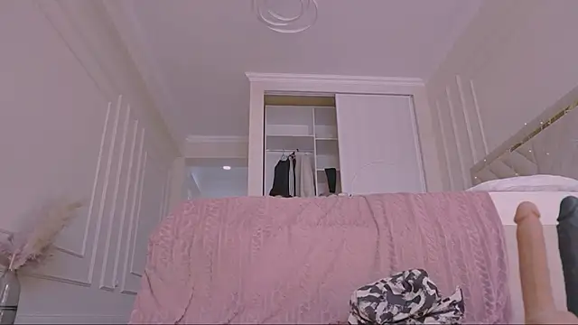 lori leen  online show from February 25, 2026, 7:19 am