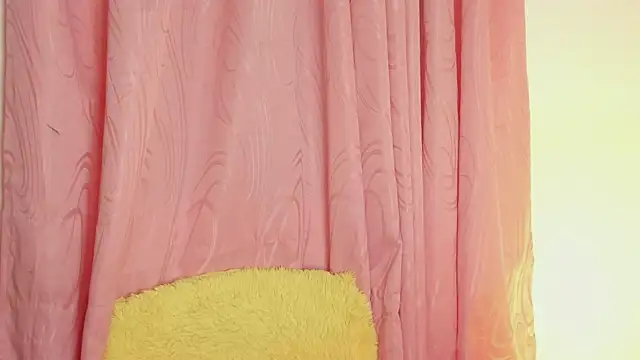 Alanaloiiss  online show from April 1, 2026, 4:25 am