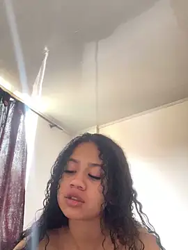 jadee8 online show from February 15, 2026, 1:43 pm