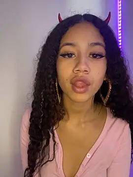 jadee8 online show from October 29, 2025, 7:46 pm