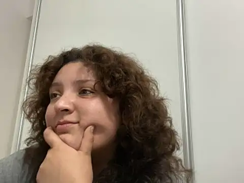 Solangerulo  online show from February 15, 2026, 5:19 am