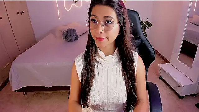 Snapshot of sara_doll77 chatting on October 8, 2025, 9:15 pm sara doll77 online show from October 8, 2025, 9:15 pm