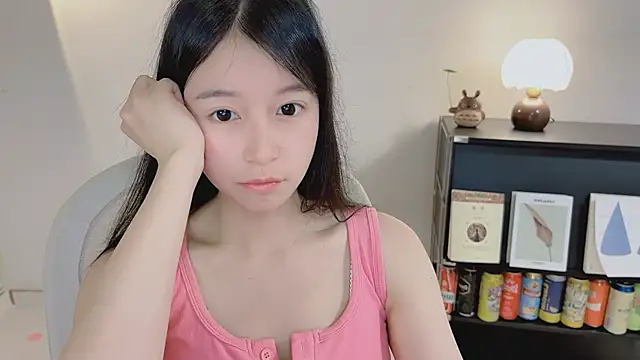 Snapshot of Onechestnut chatting on April 28, 2026, 5:12 am Onechestnut online show from April 28, 2026, 5:12 am