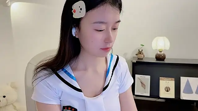 Onechestnut online show from November 24, 2025, 6:13 am