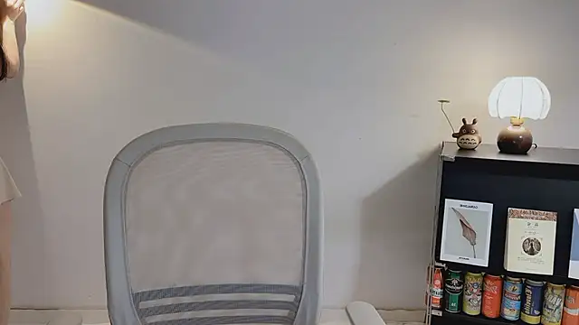 Snapshot of Onechestnut chatting on April 18, 2026, 6:05 am Onechestnut online show from April 18, 2026, 6:05 am