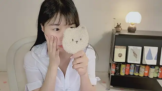 Snapshot of Onechestnut chatting on May 16, 2026, 5:06 am Onechestnut online show from May 16, 2026, 5:06 am