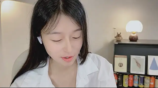 Snapshot of Onechestnut chatting on April 23, 2026, 5:25 am Onechestnut online show from April 23, 2026, 5:25 am