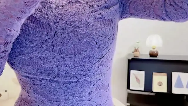 Onechestnut online show from November 30, 2025, 6:14 am