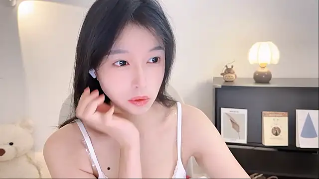 Onechestnut online show from November 3, 2025, 5:34 am