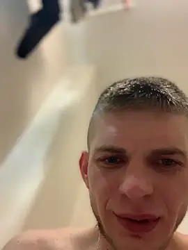 Snapshot of macho1347 chatting on November 9, 2025, 3:27 pm macho1347 online show from November 9, 2025, 3:27 pm