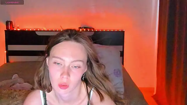 LolaMeddisson online show from July 22, 2026, 1:51 am