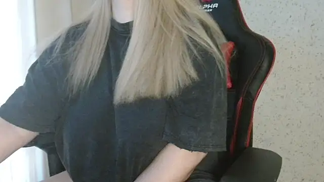 Miaxfox online show from February 17, 2026, 4:10 am