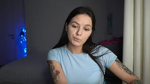 Snapshot of EwelynScott chatting on November 17, 2025, 6:01 pm EwelynScott online show from November 17, 2025, 6:01 pm