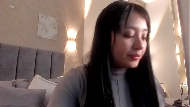 Lunaa bellaa online show from February 7, 2026, 7:33 pm