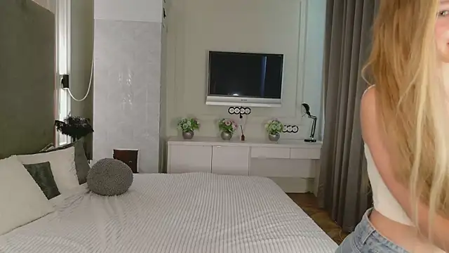 Snapshot of milaa_sun chatting on June 26, 2026, 4:07 am milaa sun online show from June 26, 2026, 4:07 am
