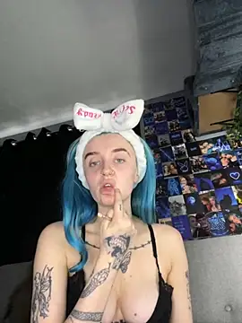 Snapshot of Bluetingx chatting on November 7, 2025, 1:26 pm Bluetingx online show from November 7, 2025, 1:26 pm