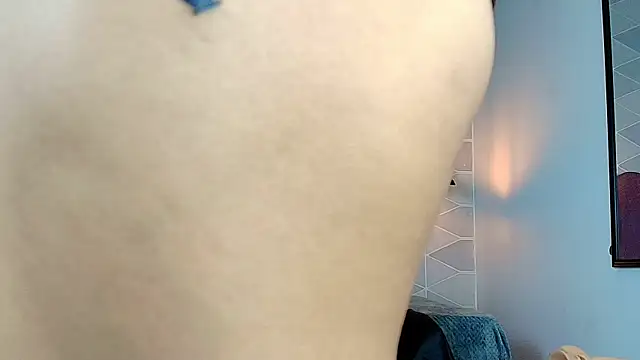 Snapshot of Aly_Loving chatting on November 9, 2025, 12:31 pm Aly Loving online show from November 9, 2025, 12:31 pm