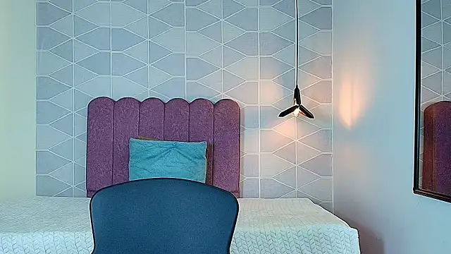 Snapshot of Aly_Loving chatting on November 25, 2025, 8:20 pm Aly Loving online show from November 25, 2025, 8:20 pm