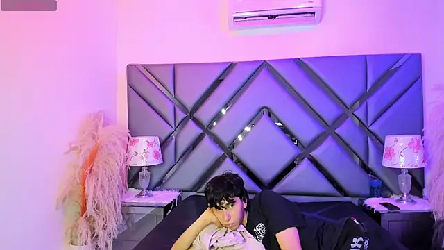 Snapshot of Milan_LewisS chatting on February 26, 2026, 12:27 pm Milan LewisS online show from February 26, 2026, 12:27 pm