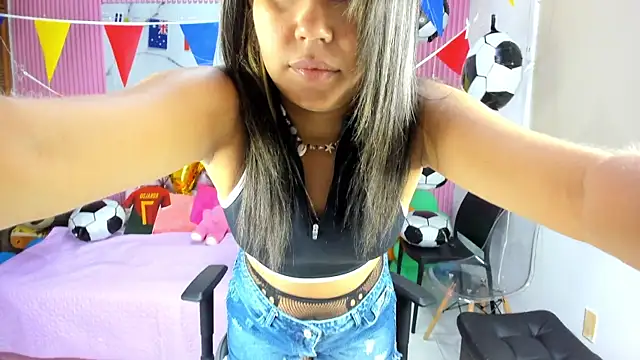 Snapshot of Mindy_19 chatting on July 20, 2026, 11:01 am Mindy 19 online show from July 20, 2026, 11:01 am