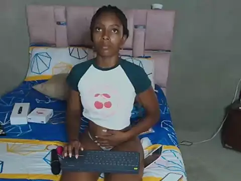 Snapshot of britanyxxs chatting on November 10, 2025, 2:22 pm britanyxxs online show from November 10, 2025, 2:22 pm