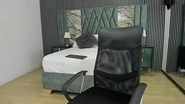 Snapshot of Michael_blue chatting on October 28, 2025, 9:03 pm Michael blue online show from October 28, 2025, 9:03 pm