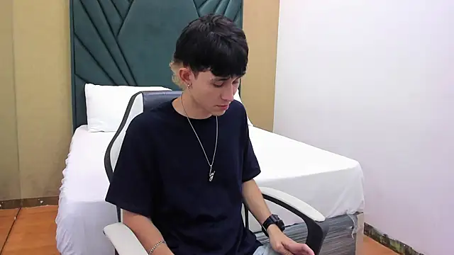 Snapshot of Michael_blue chatting on October 25, 2025, 8:53 pm Michael blue online show from October 25, 2025, 8:53 pm